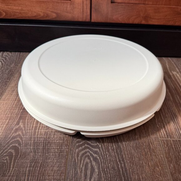 Tupperware Divided Snack and Dip Tray with Bowl - Picture 2 of 16